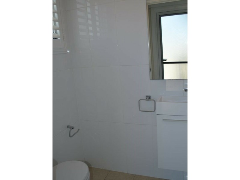 1/4 Lucinda Ave, Killarney Vale NSW 2261