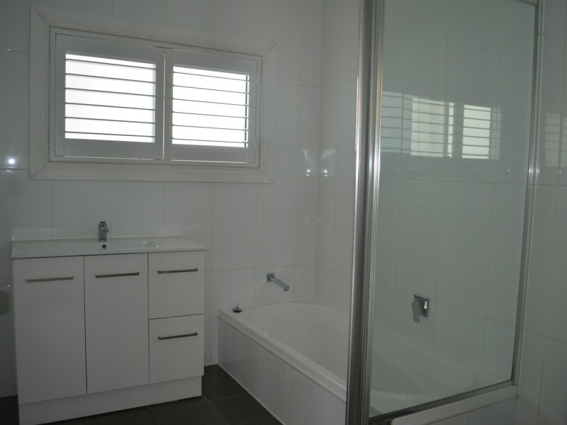 1/4 Lucinda Ave, Killarney Vale NSW 2261