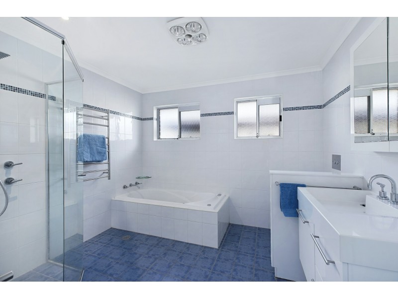 3 George Hely Crescent, Killarney Vale NSW 2261