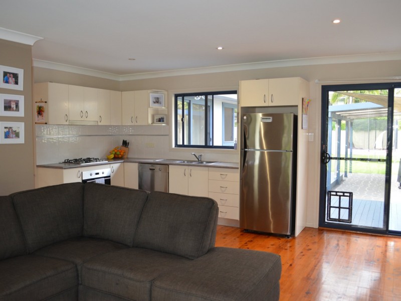 26 Blenheim Ave, Berkeley Vale NSW 2261
