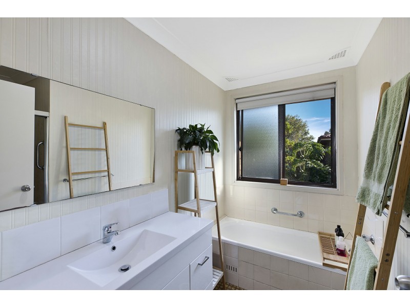 19 Sierra Avenue, Bateau Bay NSW 2261