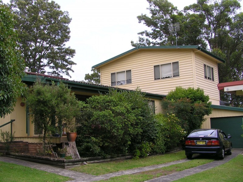 4 Montah Avenue, Berkeley Vale NSW 2261
