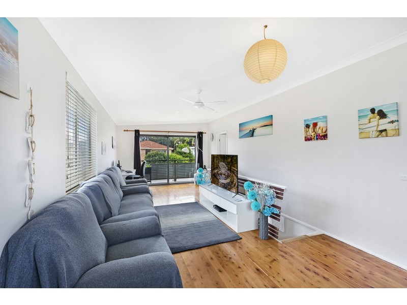 18 Hinemoa Ave, Killarney Vale NSW 2261