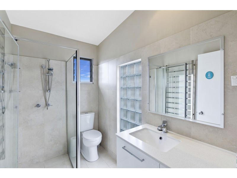 18 Hinemoa Ave, Killarney Vale NSW 2261