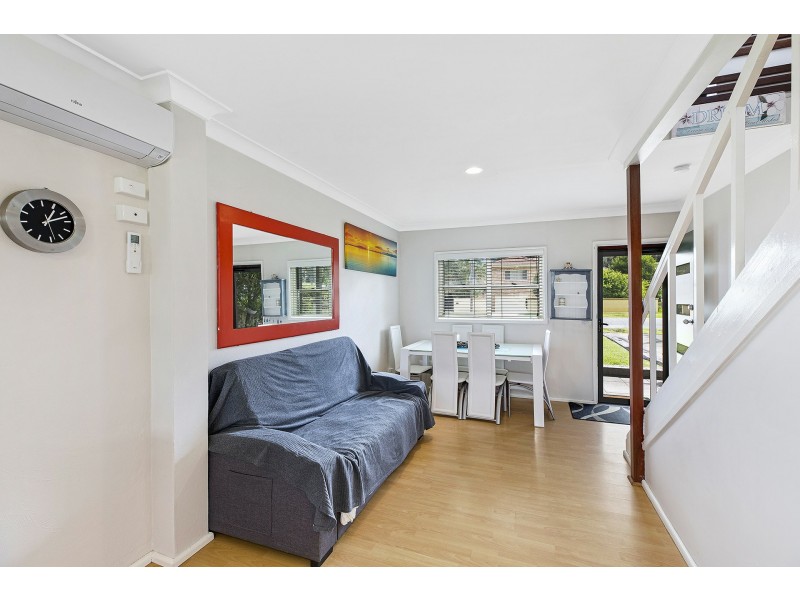 18 Hinemoa Ave, Killarney Vale NSW 2261