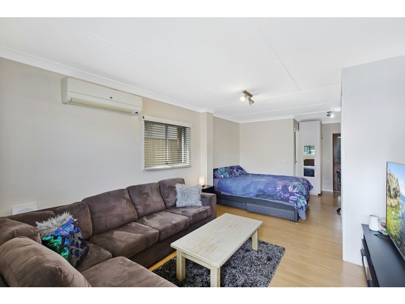 18 Hinemoa Ave, Killarney Vale NSW 2261