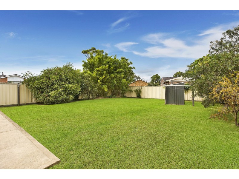 18 Hinemoa Ave, Killarney Vale NSW 2261