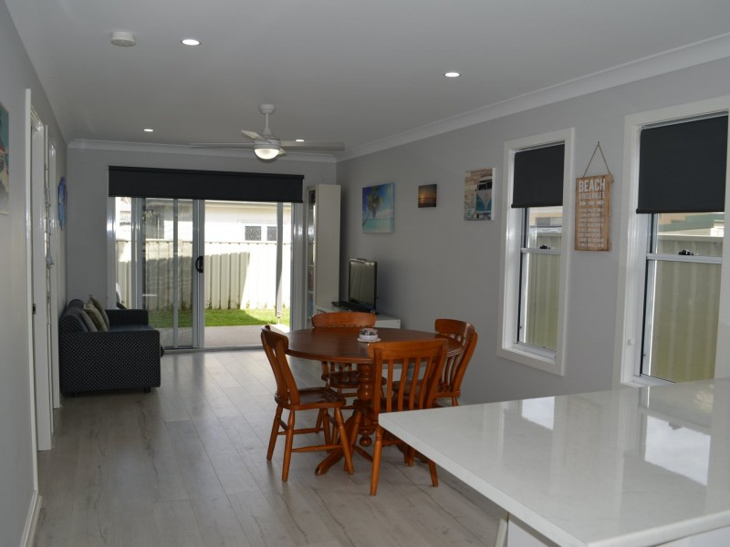 8a Cook Road, Killarney Vale NSW 2261