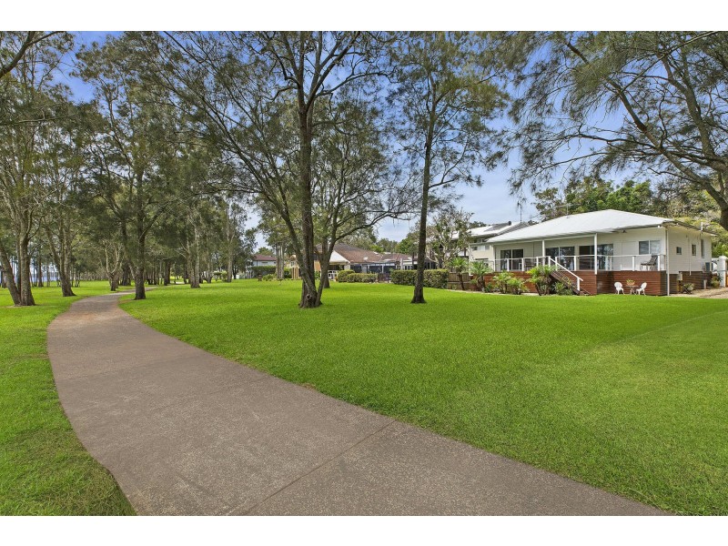 21 The Peninsula, Killarney Vale NSW 2261