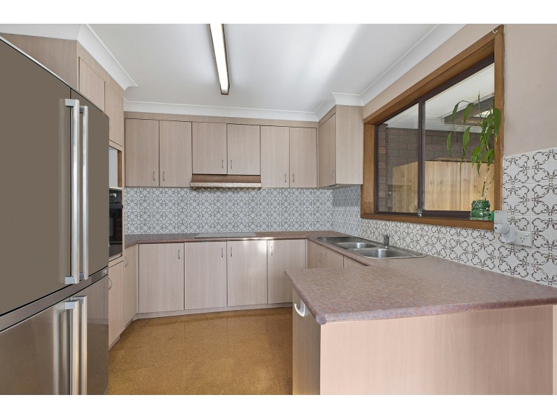 8 Waikiki Close, Killarney Vale NSW 2261