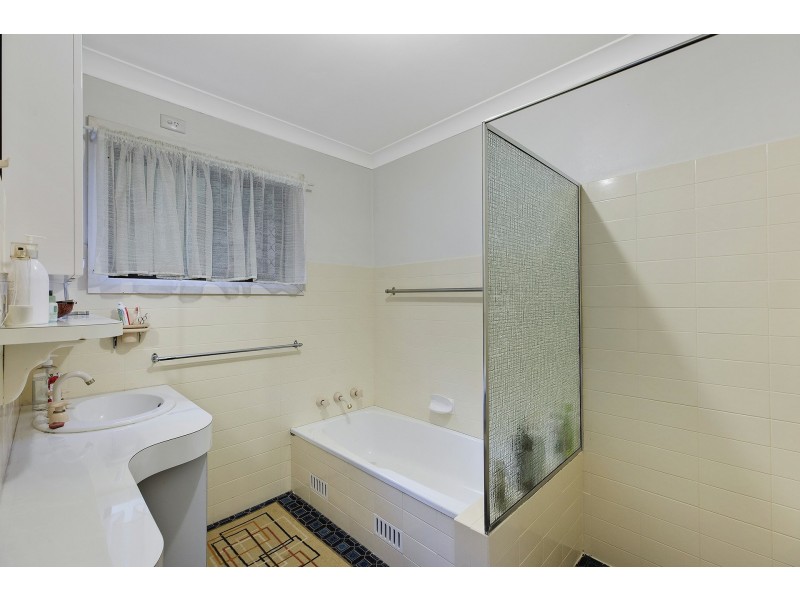 8 Riverview Drive, Wyong NSW 2259