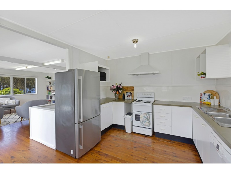 6 Adelaide Street, Killarney Vale NSW 2261