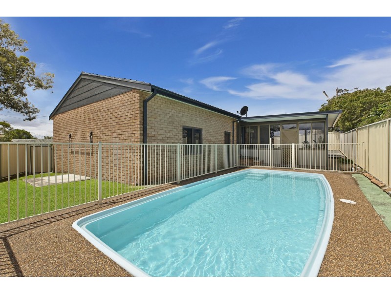 9 Esther Close, Gorokan NSW 2263