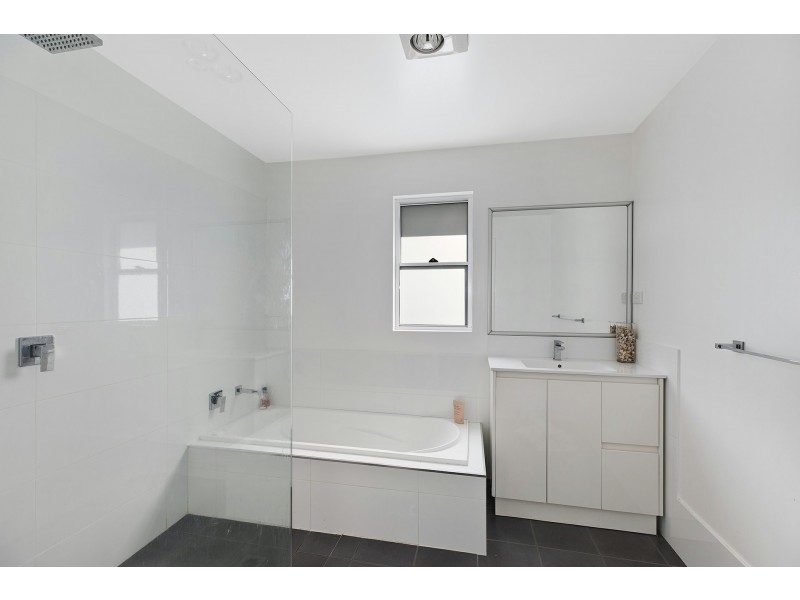16 Macarthur Street, Killarney Vale NSW 2261