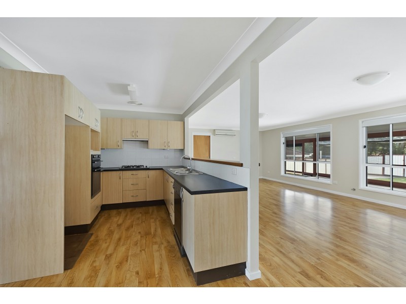 3 Lancaster Parade, Bateau Bay NSW 2261