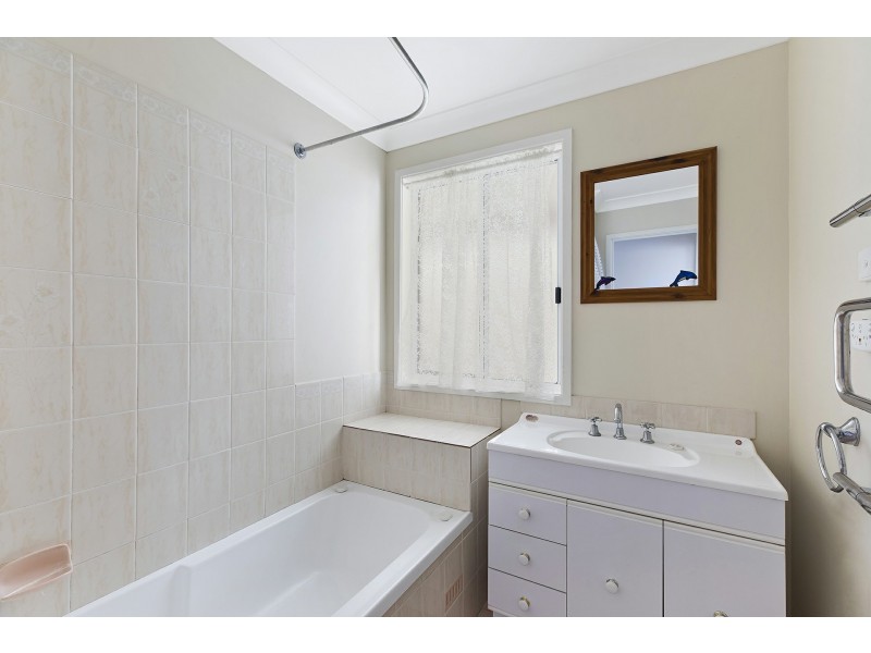 3 Lancaster Parade, Bateau Bay NSW 2261