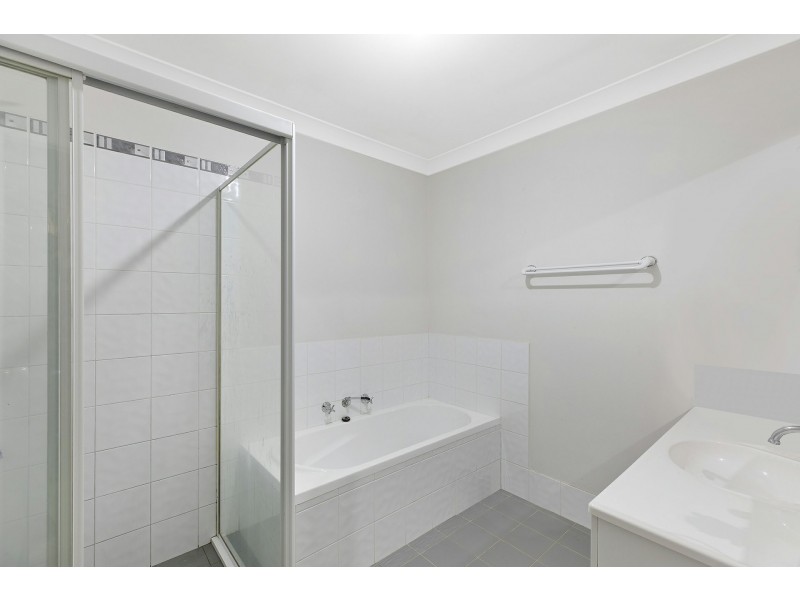 15a Emerald Place, Berkeley Vale NSW 2261