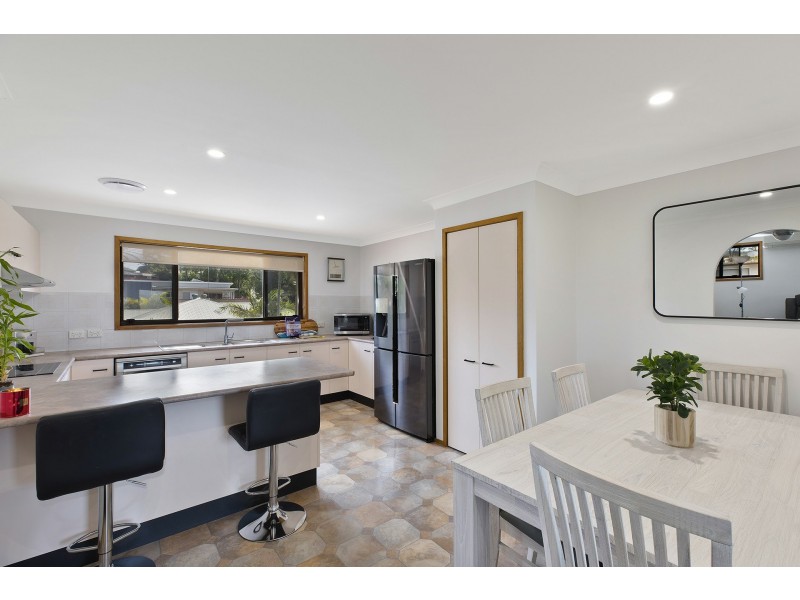 140 Lakedge Ave, Berkeley Vale NSW 2261