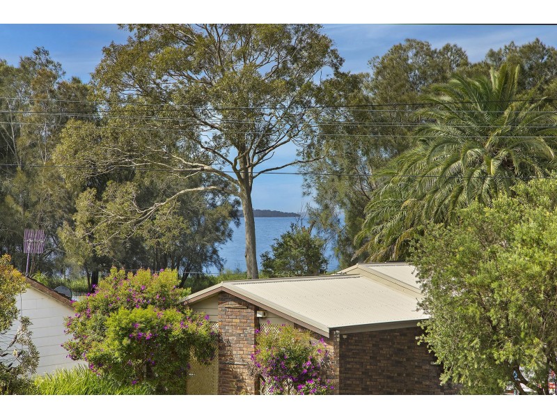 140 Lakedge Ave, Berkeley Vale NSW 2261