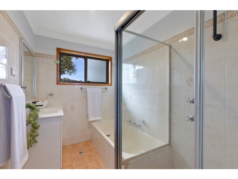 140 Lakedge Ave, Berkeley Vale NSW 2261