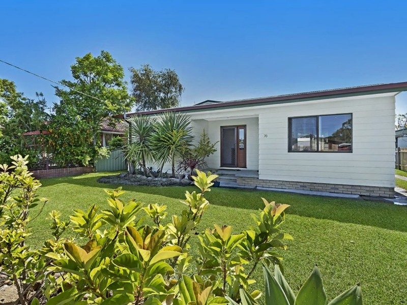 70 Kathleen White Crescent, Killarney Vale NSW 2261