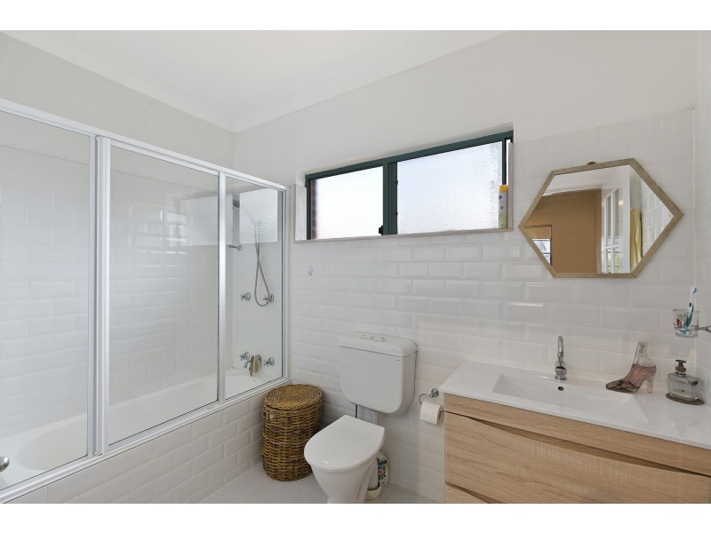 2/86 Hutton Road, The Entrance North NSW 2261