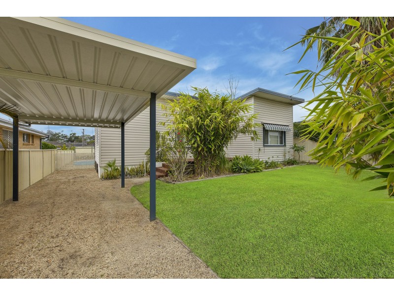 10 Dampier Boulevard, Killarney Vale NSW 2261