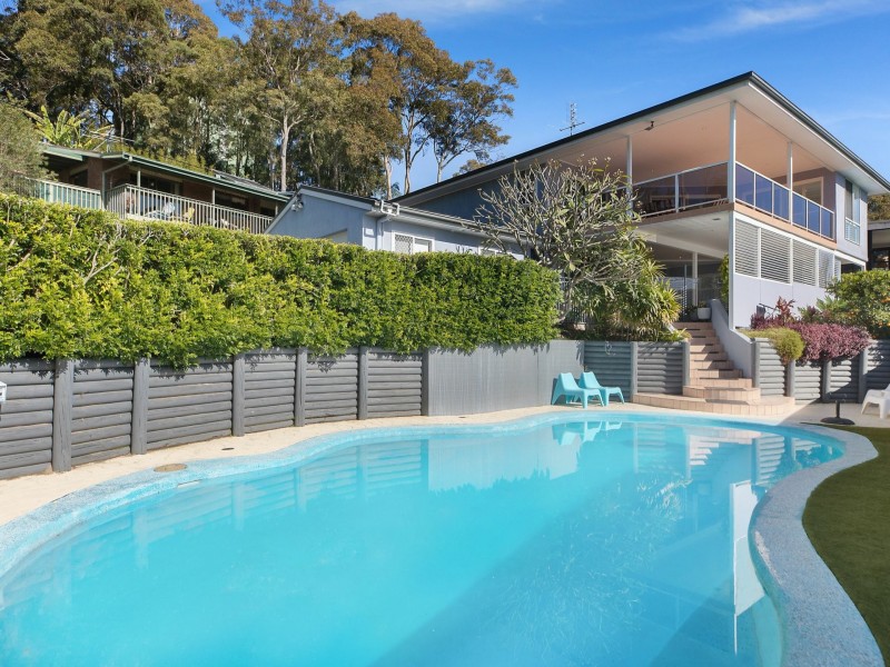2 Seaspray Close, Bateau Bay NSW 2261