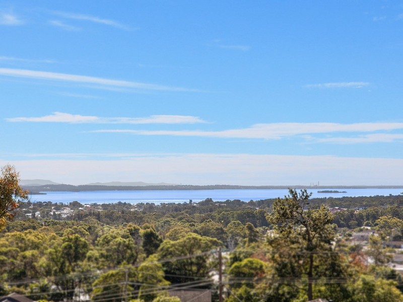 2 Seaspray Close, Bateau Bay NSW 2261
