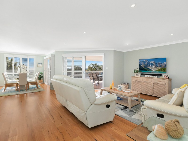 2 Seaspray Close, Bateau Bay NSW 2261
