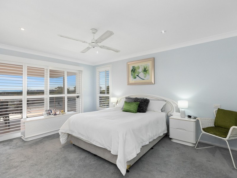 2 Seaspray Close, Bateau Bay NSW 2261