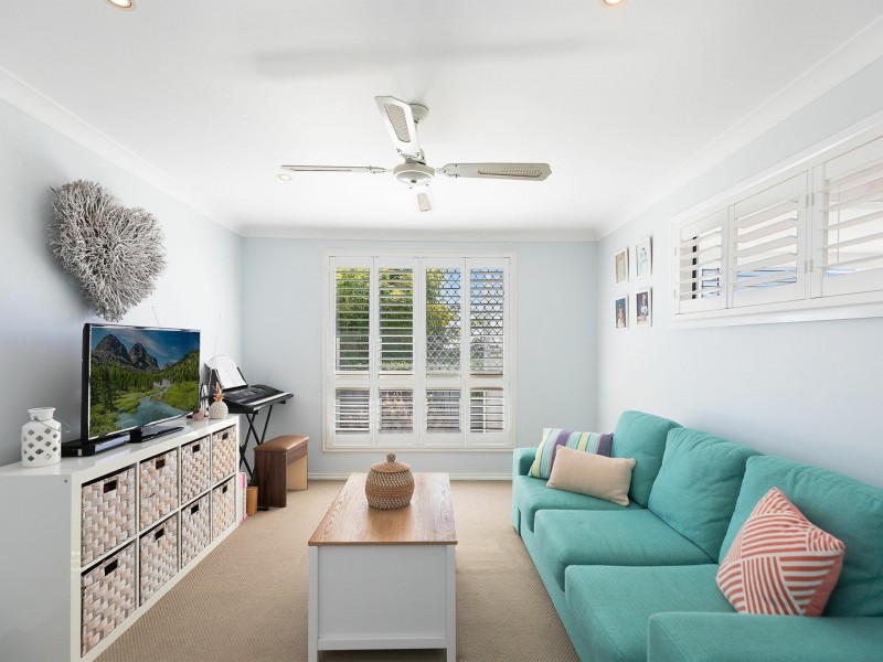 2 Seaspray Close, Bateau Bay NSW 2261