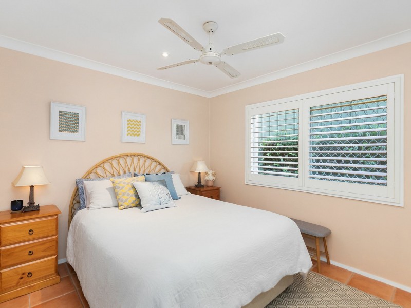 2 Seaspray Close, Bateau Bay NSW 2261
