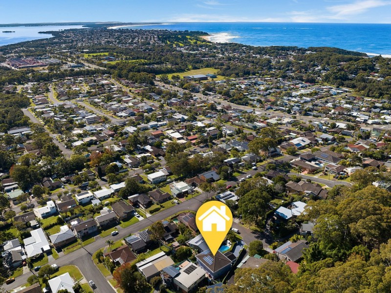 2 Seaspray Close, Bateau Bay NSW 2261