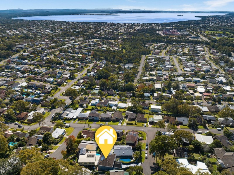 2 Seaspray Close, Bateau Bay NSW 2261