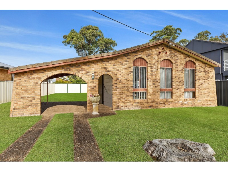 4 Cranbrook Cresent, Killarney Vale NSW 2261