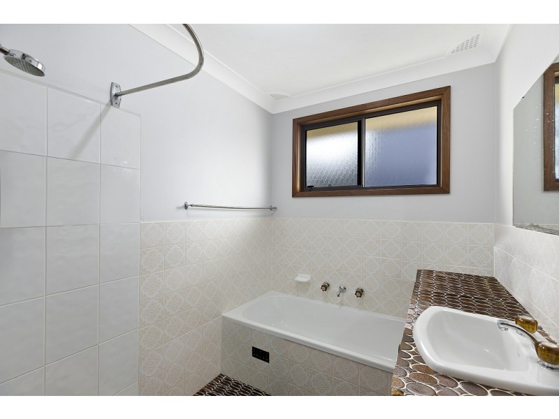 4 Cranbrook Cresent, Killarney Vale NSW 2261