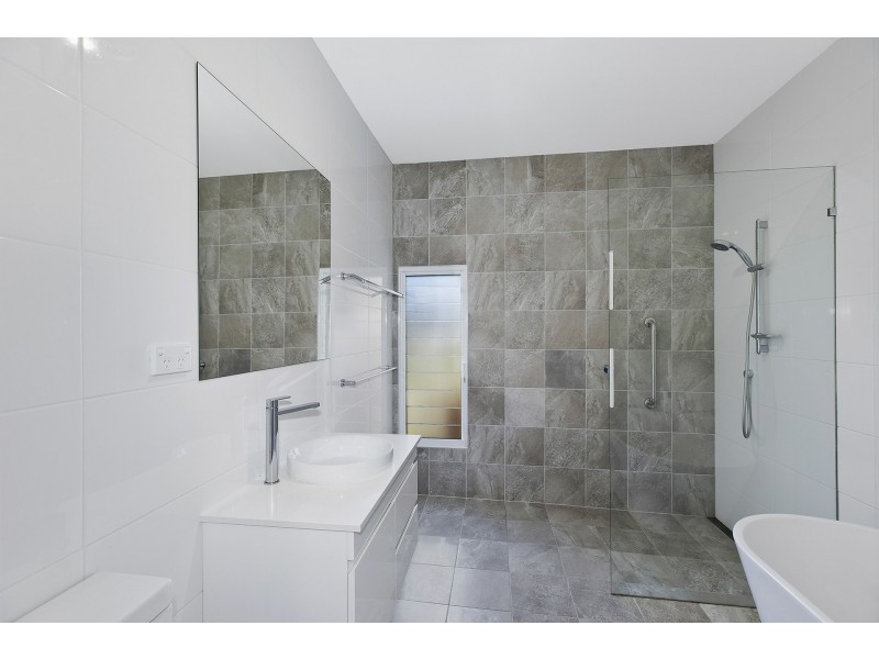 60 Lucinda Avenue, Killarney Vale NSW 2261