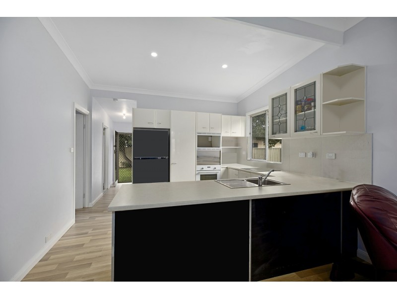 10 Brenda Cresent, Tumbi Umbi NSW 2261