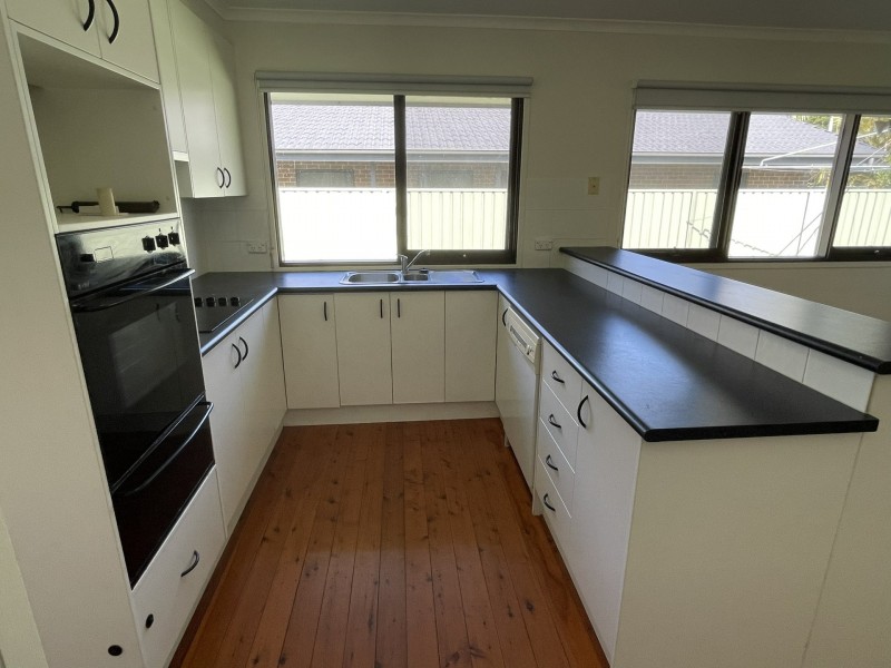 1 Bayline Drive, Point Clare NSW 2250