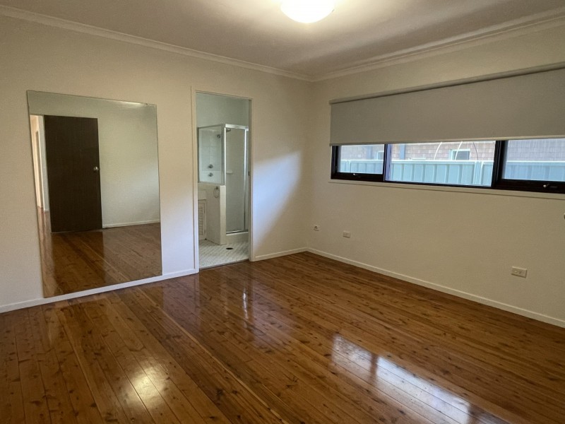 1 Bayline Drive, Point Clare NSW 2250