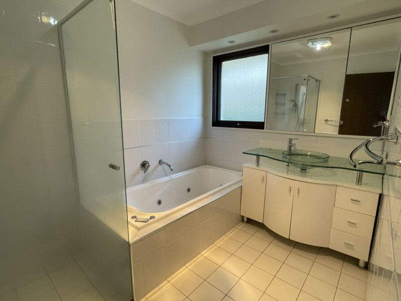 1 Bayline Drive, Point Clare NSW 2250