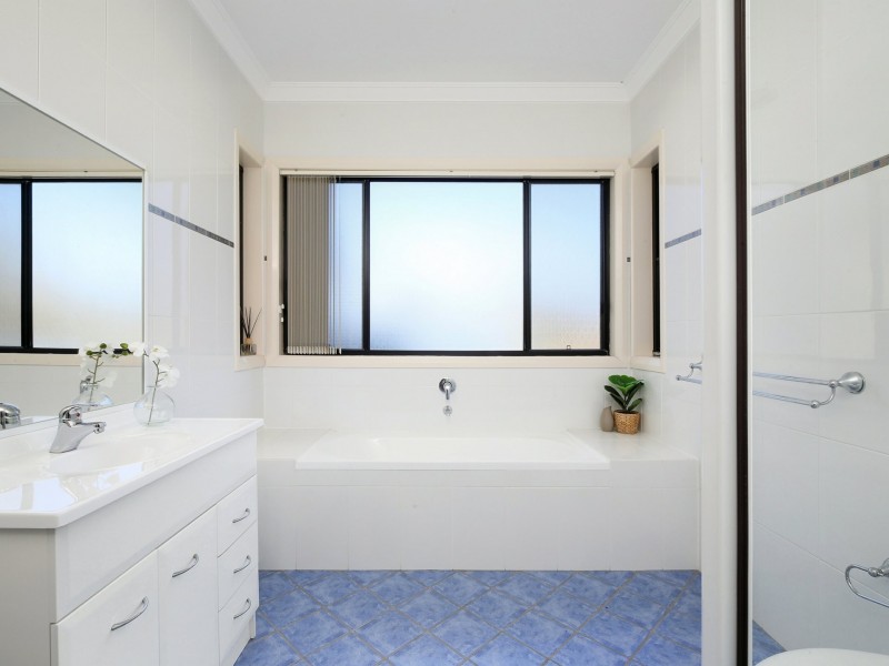 13 Lucinda Ave, Killarney Vale NSW 2261