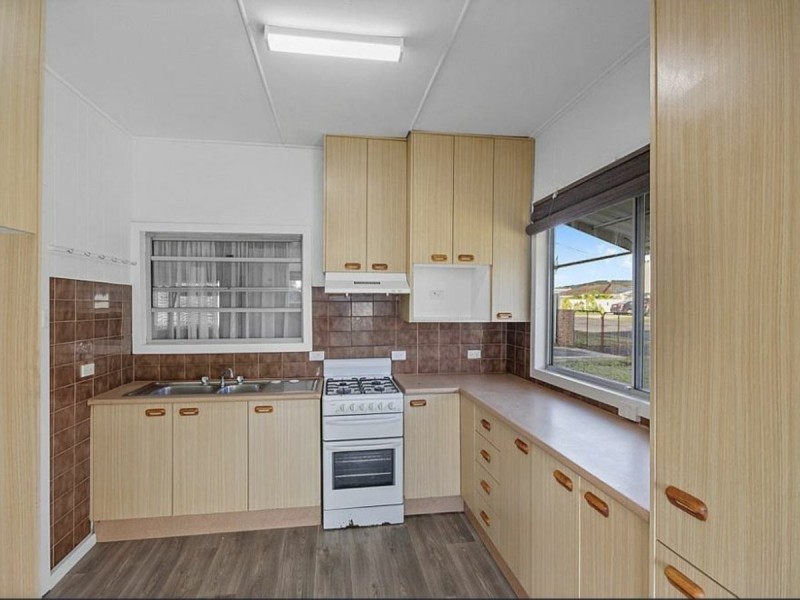 28 Trelawney Street, Killarney Vale NSW 2261
