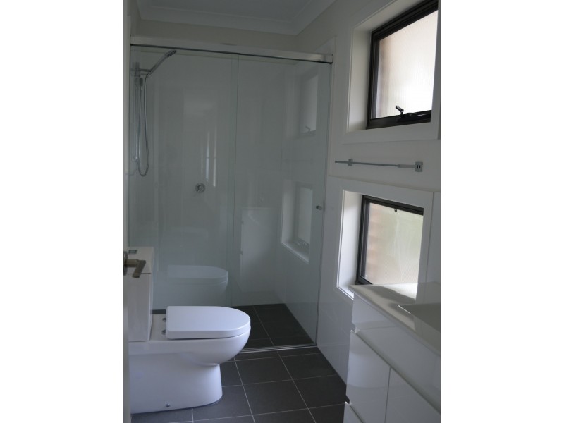 4 Byarong Avenue, Point Clare NSW 2250