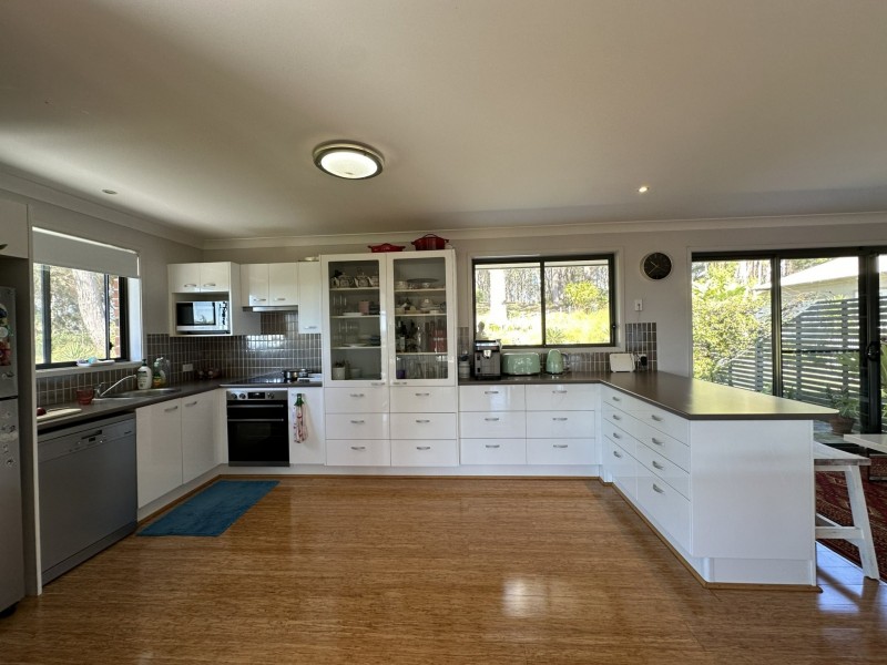 4 Hillview Crescent, Tuggerah NSW 2259