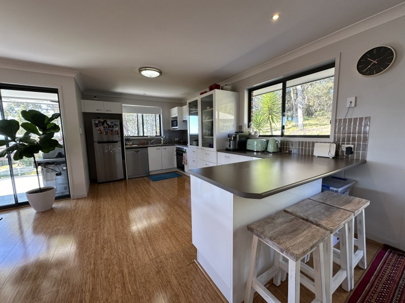 4 Hillview Crescent, Tuggerah NSW 2259