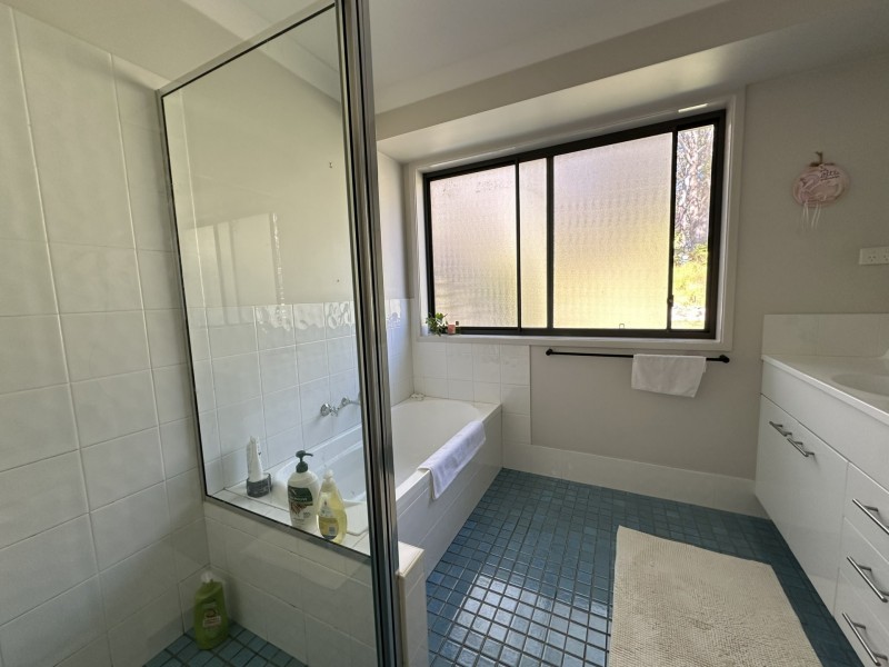 4 Hillview Crescent, Tuggerah NSW 2259