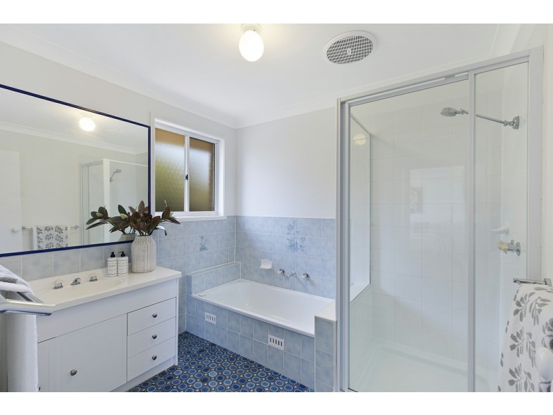 15 Pendant Pde, Killarney Vale NSW 2261