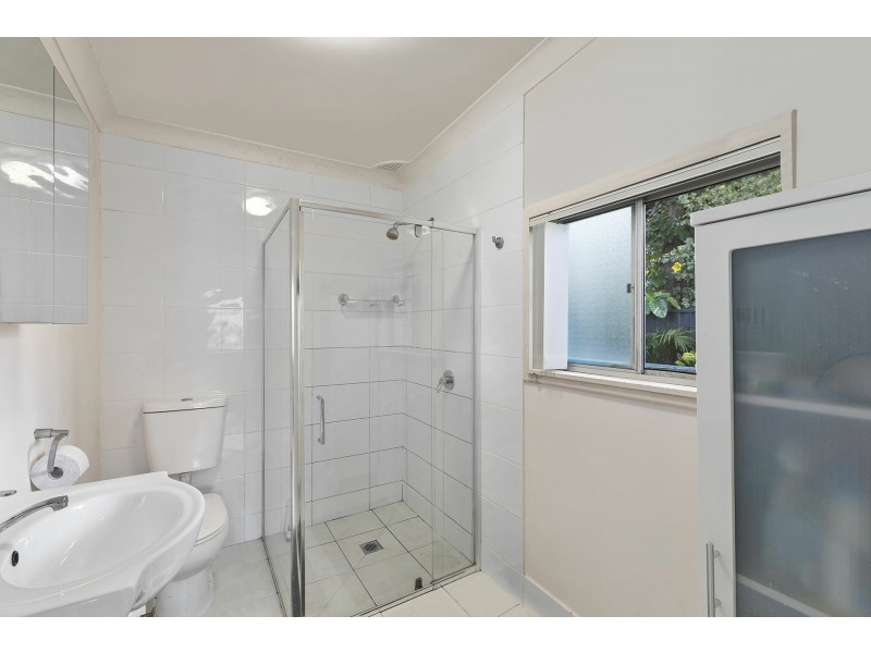 8 The Peninsula, Killarney Vale NSW 2261